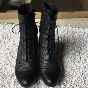 La Canadienne Black Leather Lace Up Ankle Boots with side Zipper Size 9